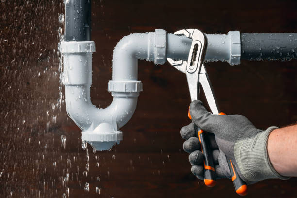 Professional Leak Detection technician working in University Park, IL